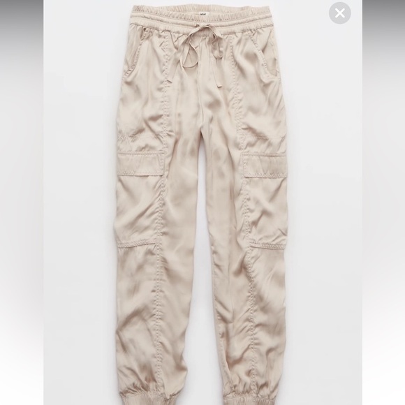 aerie satin cargo joggers in nude/ blush color size M - Picture 3 of 15